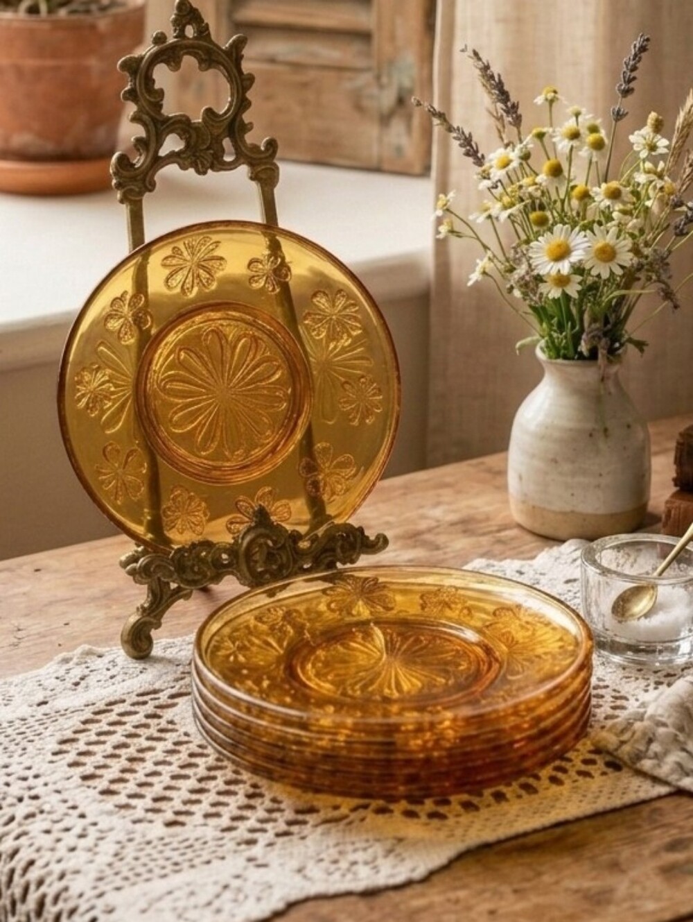 Vereco France Amber Daisy Plates – Vintage Pressed Glass Set of 6 – Retro Flower